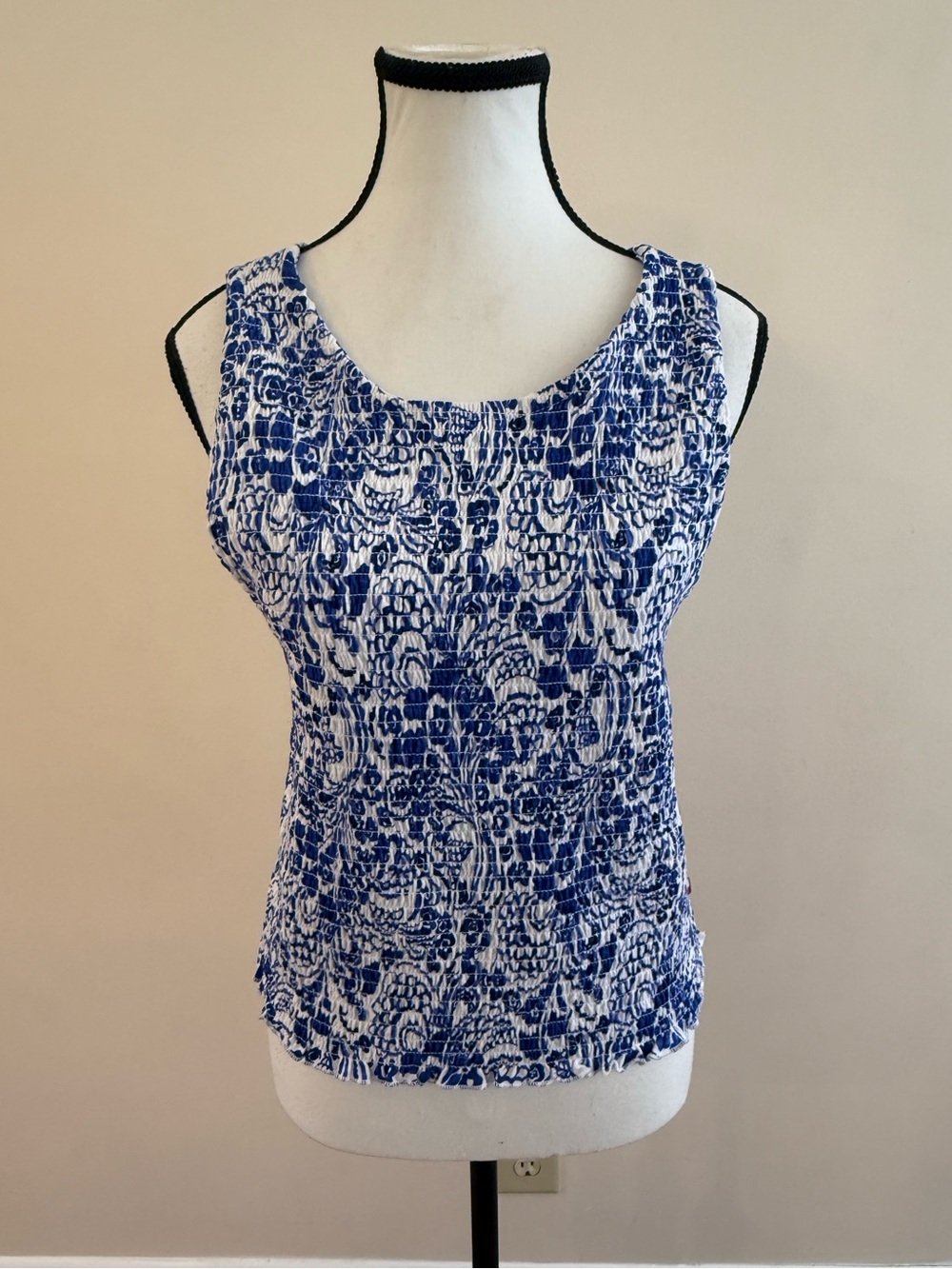 Tommy Hilfiger Blue and White Smocked Scoop Tank size Medium